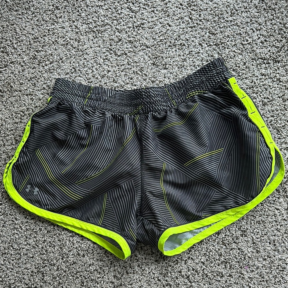 Under Armor Women’s Running Athletic Shorts Gray and Yellow Design Size Small